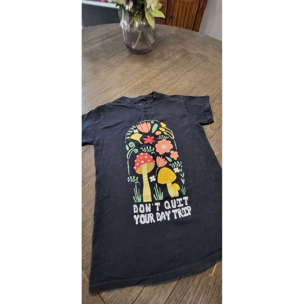 rue21 Mens Stay Groovy Mushroom T-Shirt Retro Hippie 70s Graphic Tee Black Small